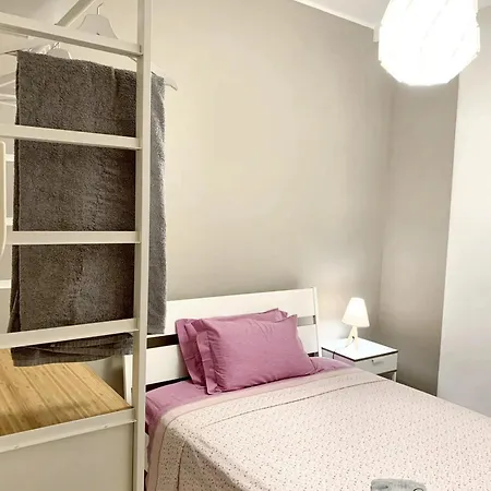 Lejlighed Charming In With Balcony And View